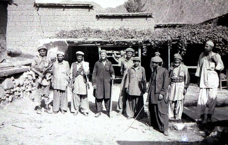 Sao village, 4-th from left. Kunar, Afghanistan, aug 1985